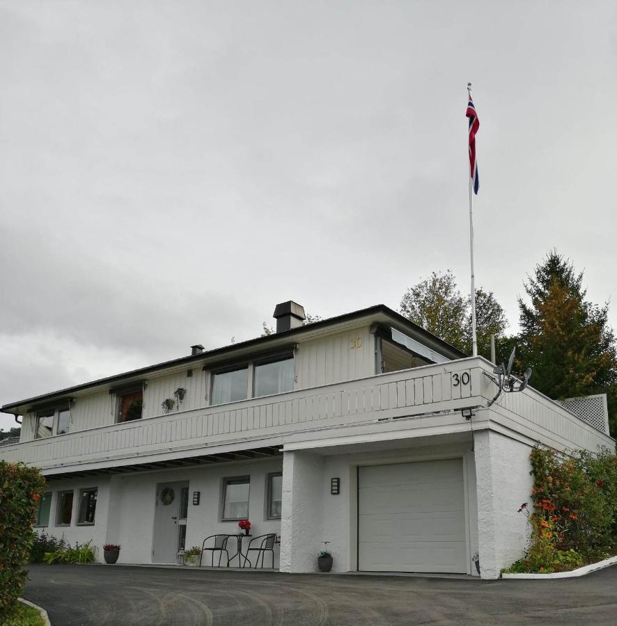 Gjesterom Til Leie I Et Privat Hus Brumunddal Exteriör bild